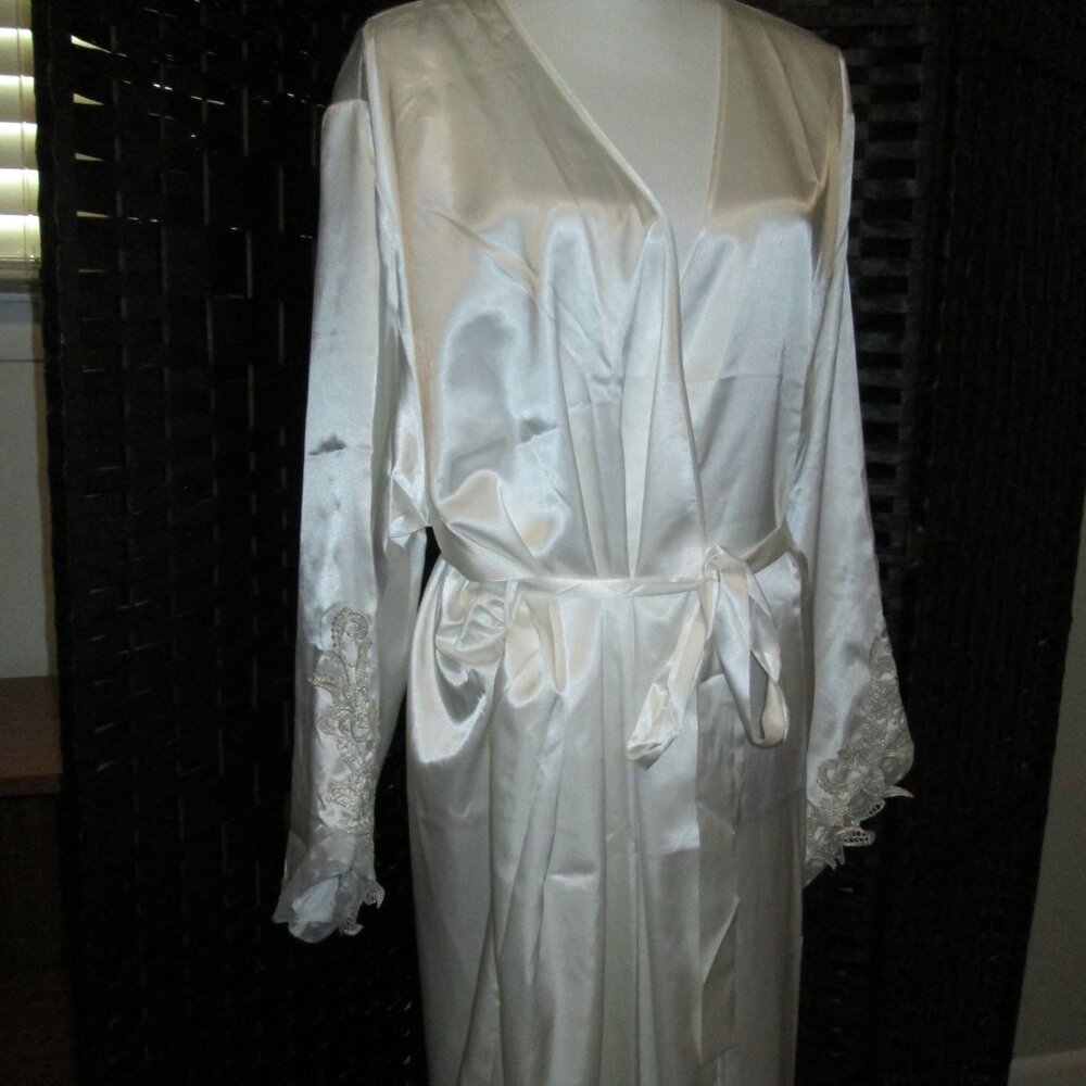Bridal by Flora Nikrooz Satin Stella Robe 3X NWT - Picture 7 of 11
